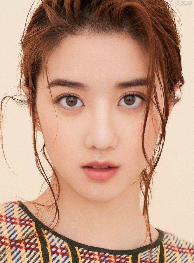 美女演员、歌手李凯馨高清美脸嘴唇微张(3/6)