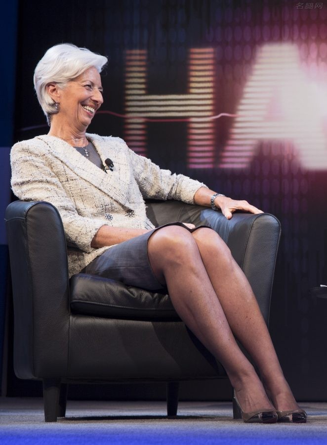欧洲央行行长克里斯蒂娜·拉加德在世界银行会议上的丝袜腿（第1张/共11张）