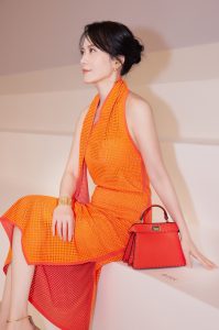 俞飞鸿观看FENDI2024春夏时装秀展现自信完美的玉腿和白足（第4张/共19张）