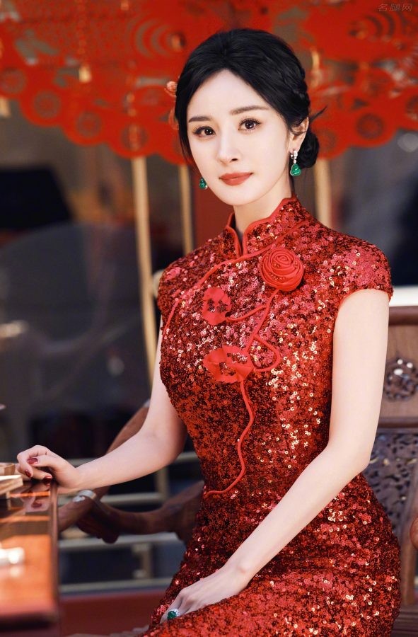 杨幂穿修身国风长裙恭贺新春(5/13)
