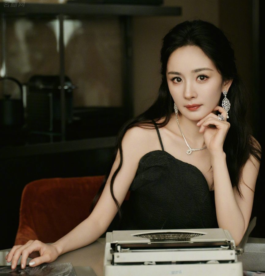 美神降临杨幂开衩裙玉腿给你好看(7/11)