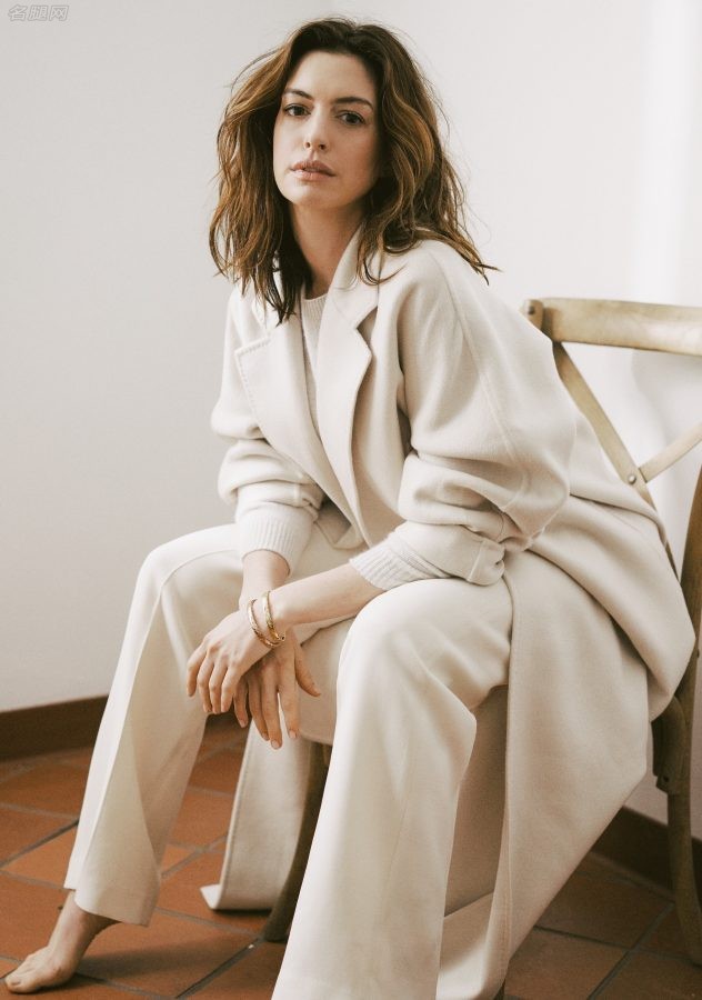 Anne Hathaway写真美照露脚(6/6)