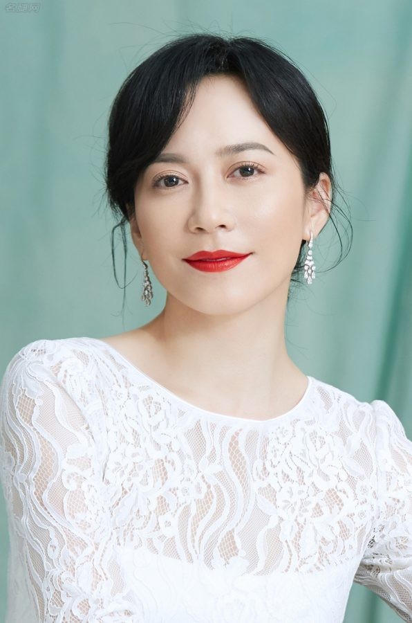 俞飞鸿大气成熟和美腿卢洋洋现身北京国际电影节开幕式红毯(4/4)