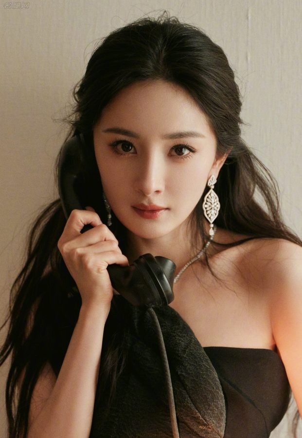 美神降临杨幂开衩裙玉腿给你好看(8/11)