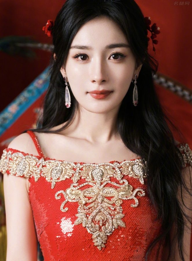 杨幂身穿中国风鲜红色长裙美脸令人如痴如醉(3/5)
