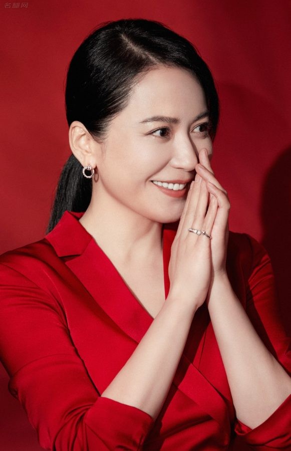 俞飞鸿成熟明艳代言日本美容家电品牌足部曲线动人(4/6)