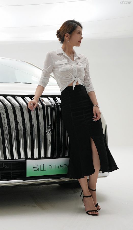 Chu Xiaomin wears cool high heels to evaluate the Alpine New Energy MPV(4/4)