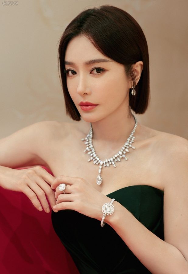 44岁女明星秦岚这胸这腿闪亮迷人(3/25)