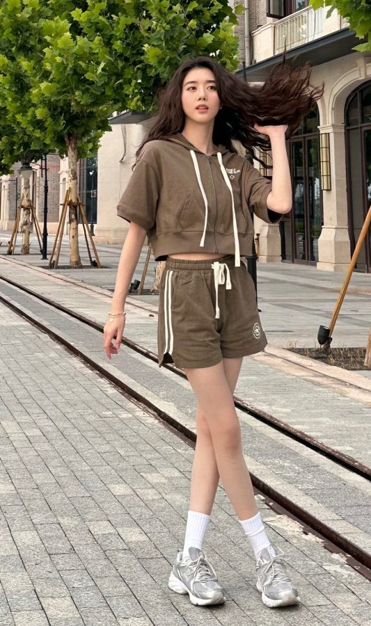 李凯馨运动短裤纤细长腿生活清纯照(3/5)