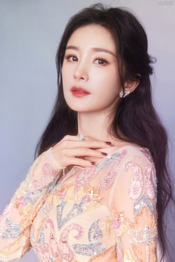 女神杨幂穿薄纱裙美腿半透(3/4)