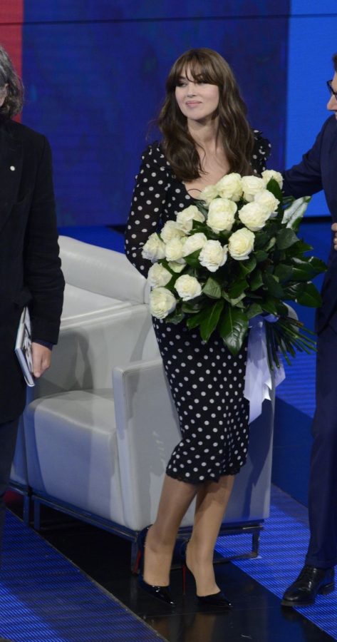 莫妮卡·贝鲁奇Monica Bellucci腿穿超薄丝袜踩尖头细高跟录制访谈节目(6/9)
