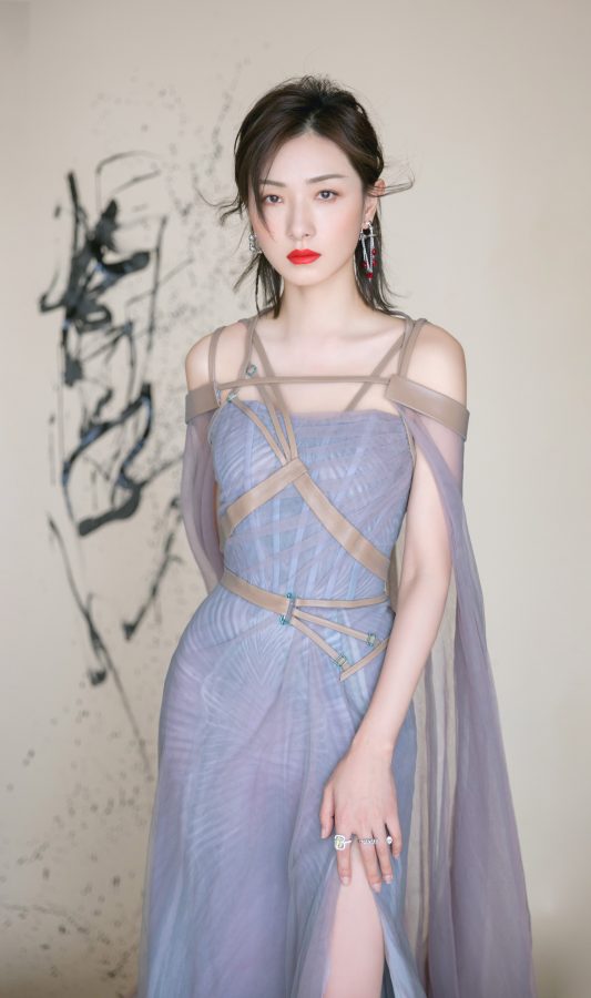 万茜中国风纱裙玉腿写真美轮美奂(2/3)