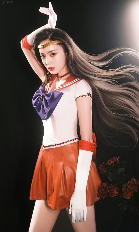 古力娜扎变身美少女战士，飘逸长发大长腿真的像是从动画片里走出来的(2/7)