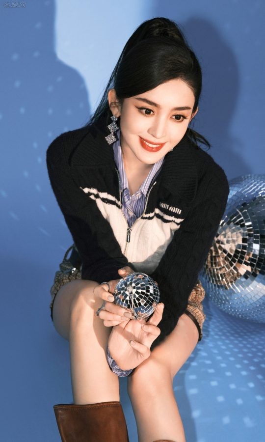 美少女气质古力娜扎穿短裤长靴大腿修长(5/11)