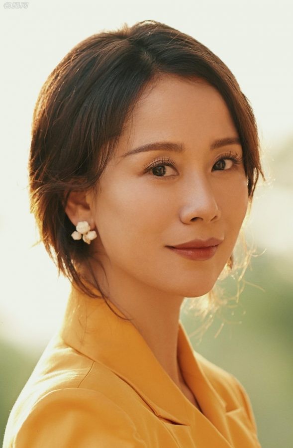海清一袭明艳黄裙高雅利落美腿修长(2/4)