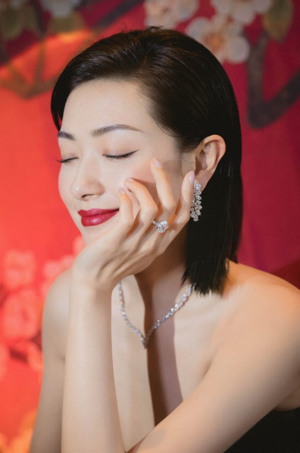万茜出席时尚先生盛典开衩裙长腿魅力爆发(3/5)