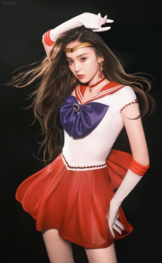 古力娜扎变身美少女战士，飘逸长发大长腿真的像是从动画片里走出来的(4/7)