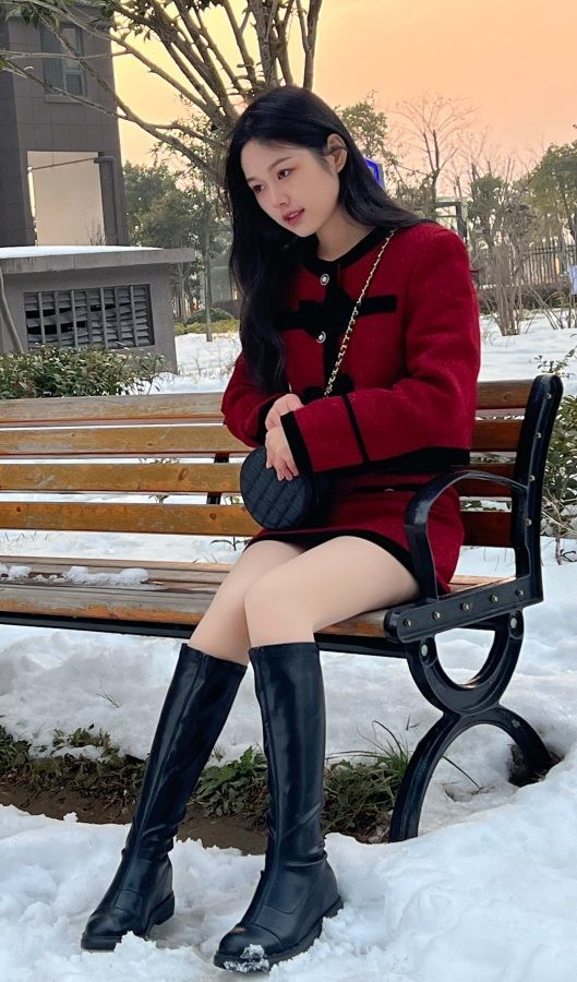 陈诗雨csy穿光腿神器配长皮靴在雪地里拍照（第5张/共9张）