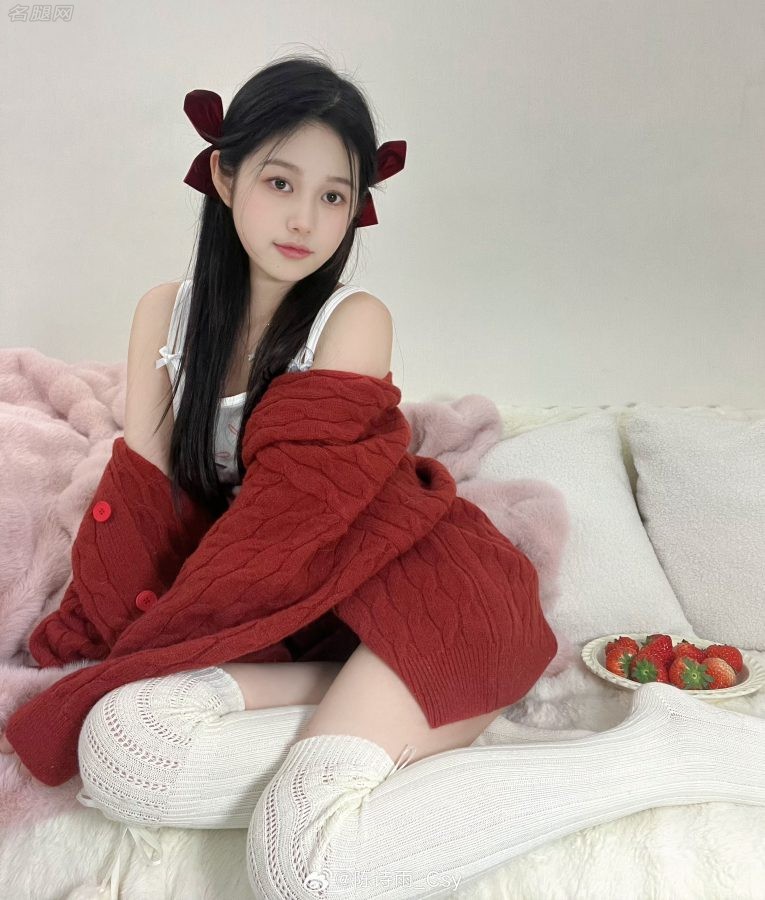 甜girl陈诗雨csy少女腿穿白色筒袜(2/4)