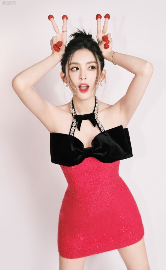 古力娜扎美长腿踩细高跟甜美动人(8/9)