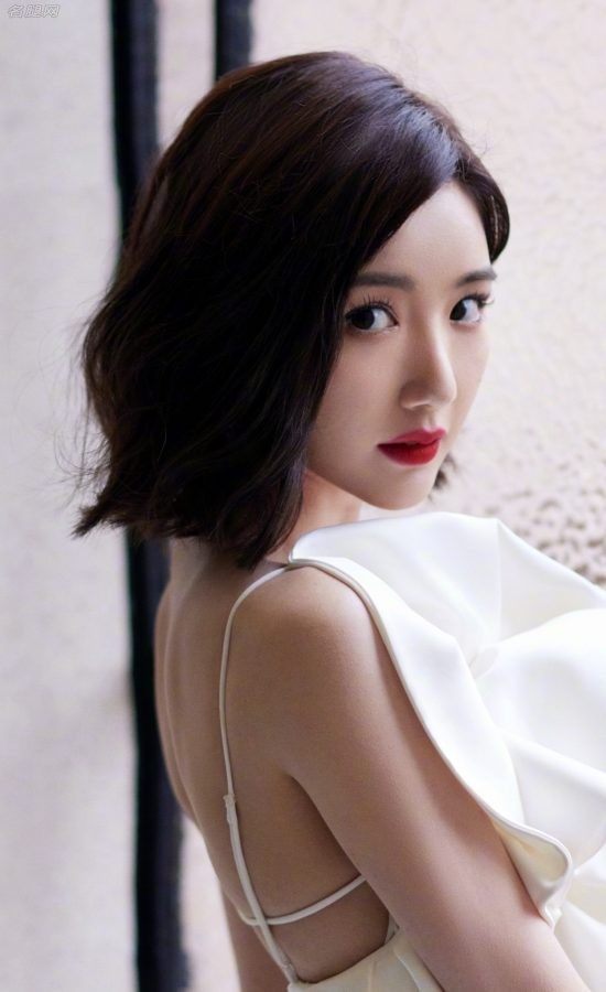 Beautiful photos of Mao Xiaotong, a lady in a mansion, with white legs and jade feet(3/3)