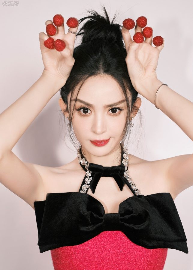 古力娜扎美长腿踩细高跟甜美动人(6/9)