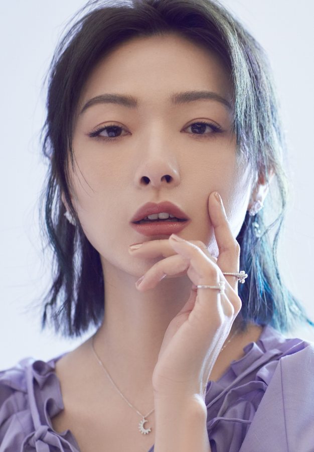 美女演员万茜紫裙细腿温柔气质美照(2/2)