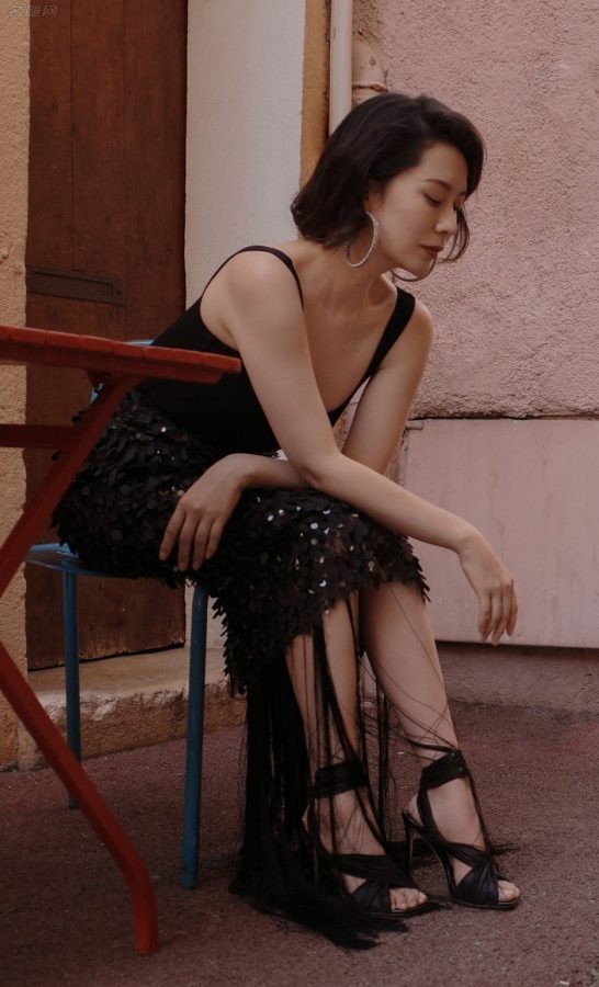 女演员海清为《精彩OK》杂志拍写真气韵迷人(2/7)