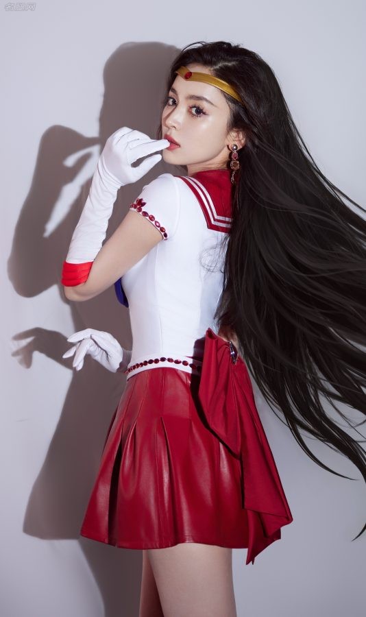 古力娜扎变身美少女战士，飘逸长发大长腿真的像是从动画片里走出来的(7/7)