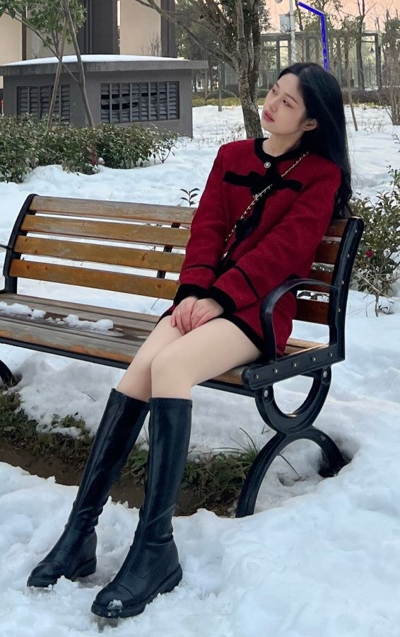 陈诗雨csy穿光腿神器配长皮靴在雪地里拍照(8/9)