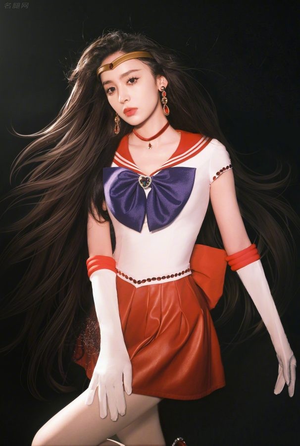古力娜扎变身美少女战士，飘逸长发大长腿真的像是从动画片里走出来的(3/7)
