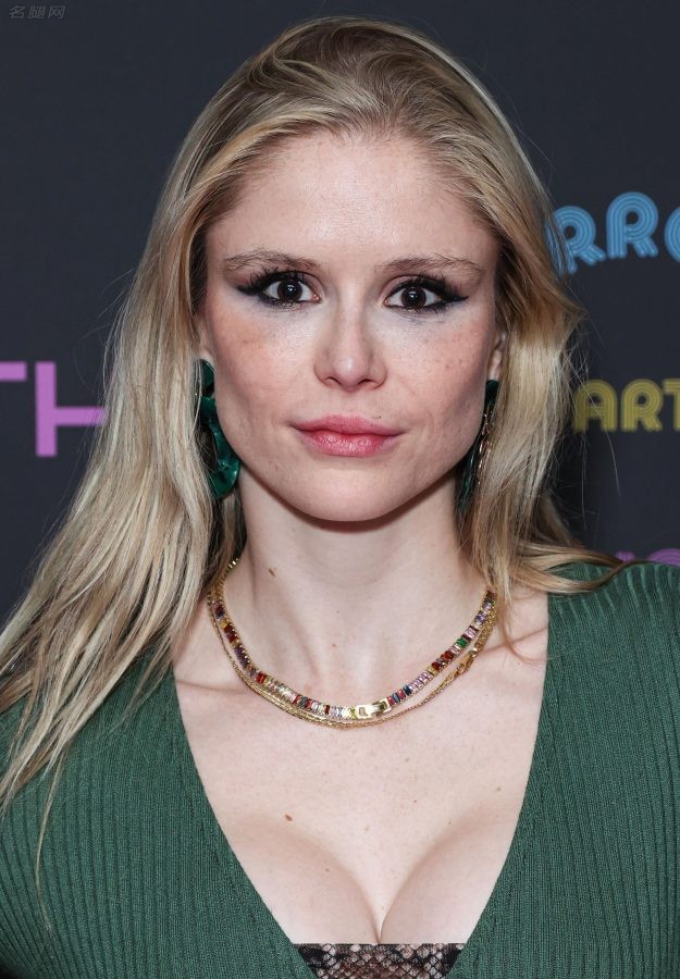 星光女艾琳·莫里亚蒂Erin Moriarty努力挤沟腿穿卡通筒袜活动现场美照(3/12)