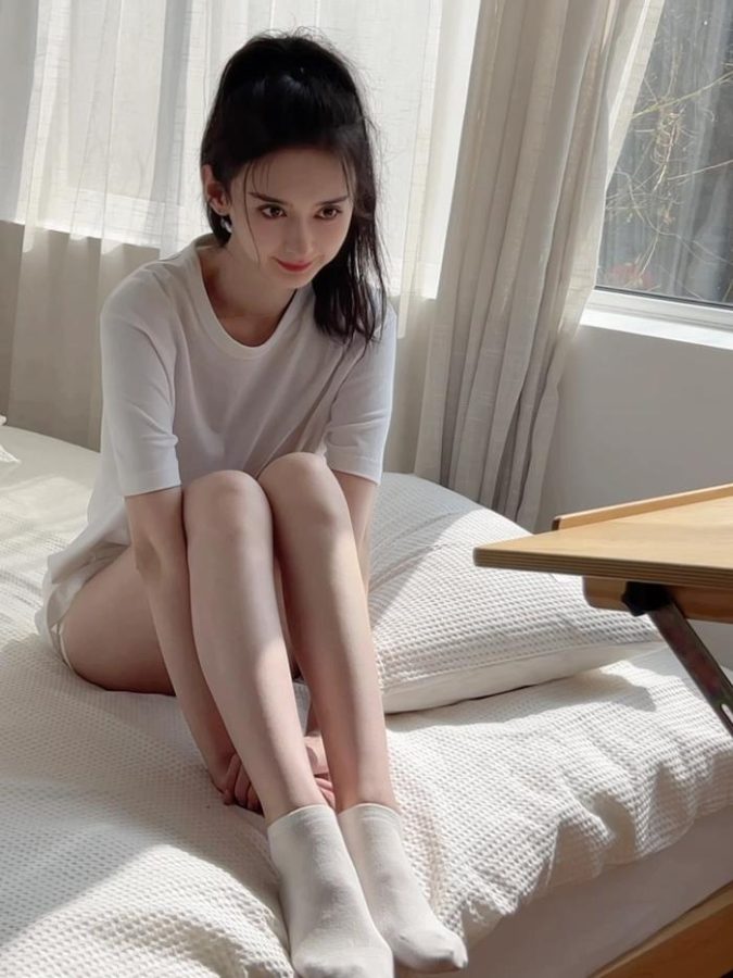 徐梓钧白袜白床单清新私房照(1/6)