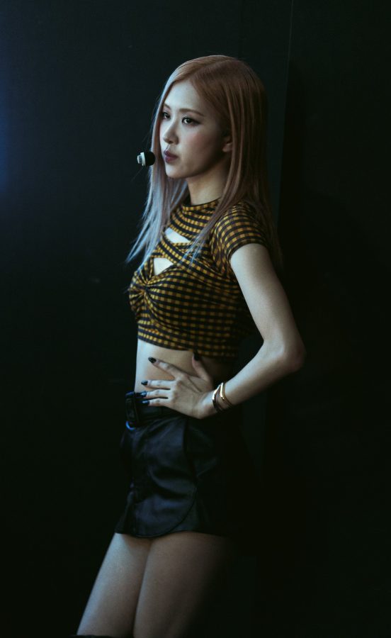 韩国女团BLACKPINK成员朴彩英皮短裙长靴露一截大腿(8/8)