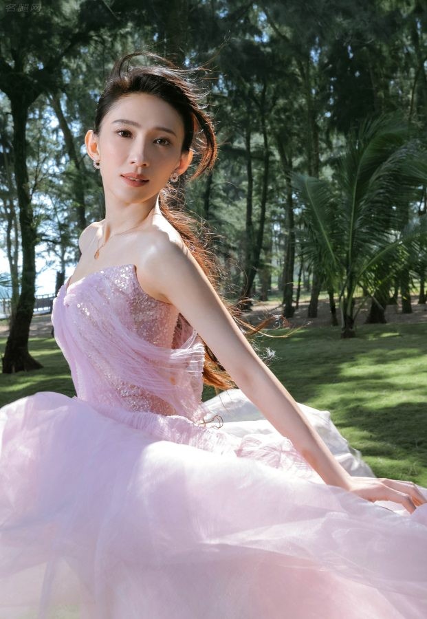 《mars星纪时尚》戴佩妮绝美照片(4/8)