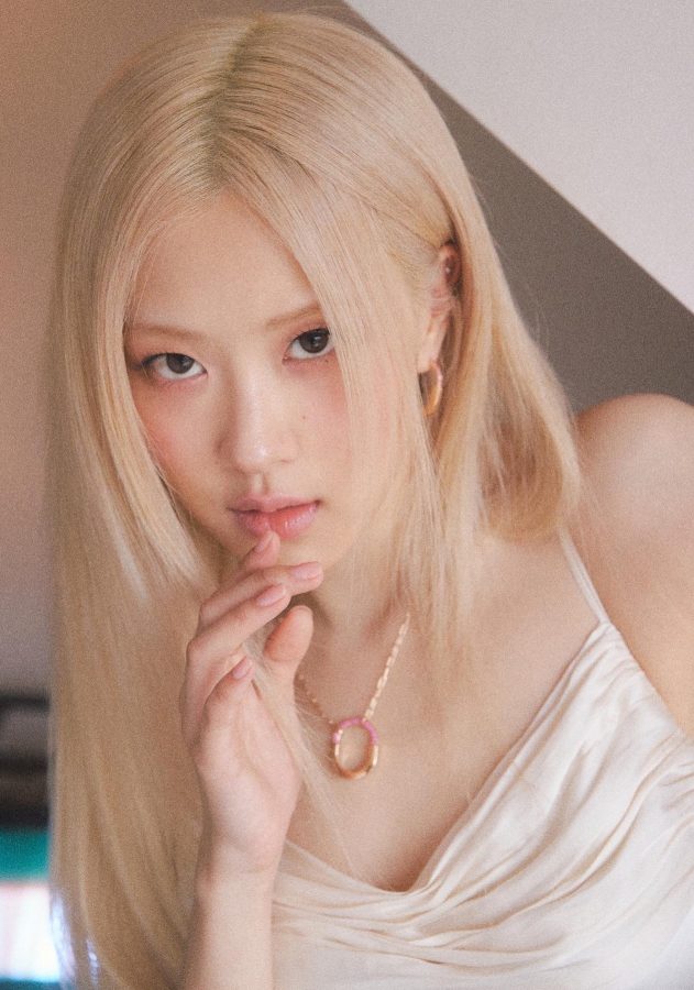 BLACKPINK朴彩英淡金色直发腿穿白丝楚楚可怜(5/5)