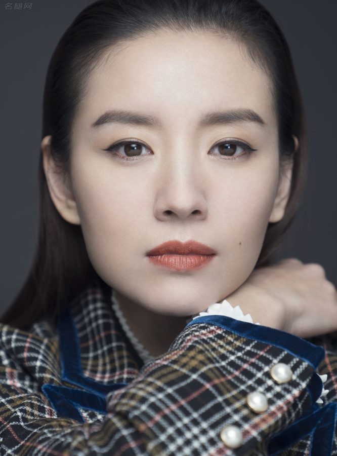 《ICON-F时尚画报》董洁玉腿高跟高级感美照(3/3)