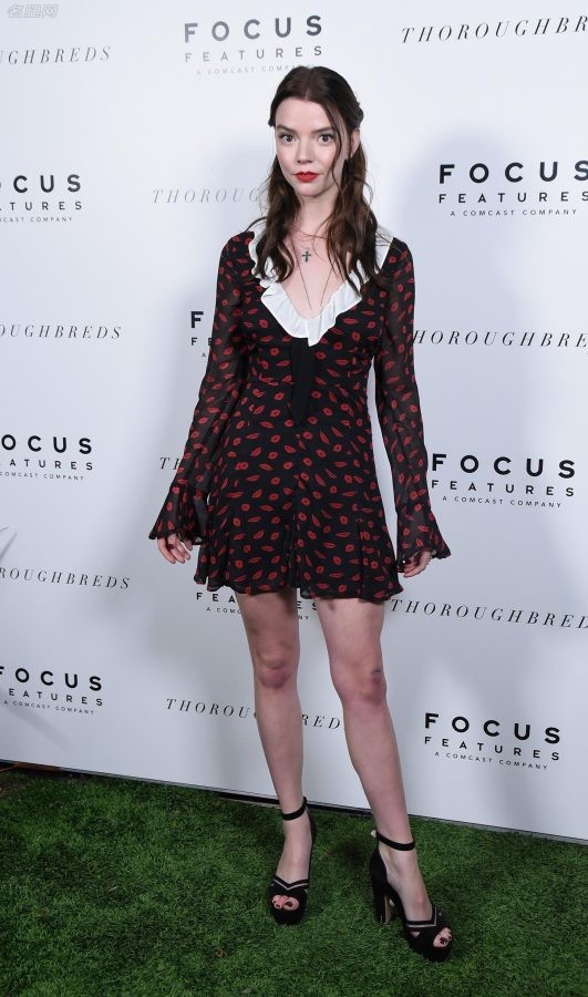 Anya Taylor-Joy和Olivia Cooke两双光洁的脚丫(6/8)