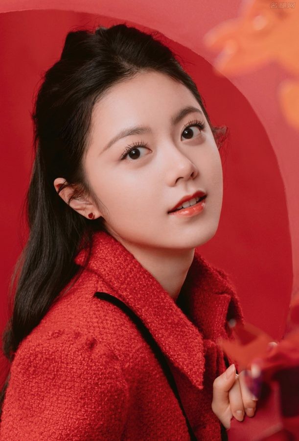 清纯甜美的新生代女演员赵今麦穿一套喜庆短裙玉腿纤细(3/3)