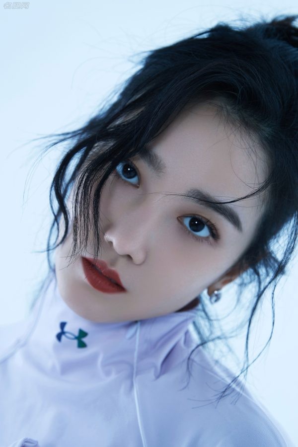 陈小纭细美腿穿白色棉筒袜纯美写真(3/5)