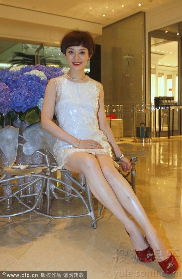 孙俪和景甜同台两双防水台恨天高拼美腿(10/16)