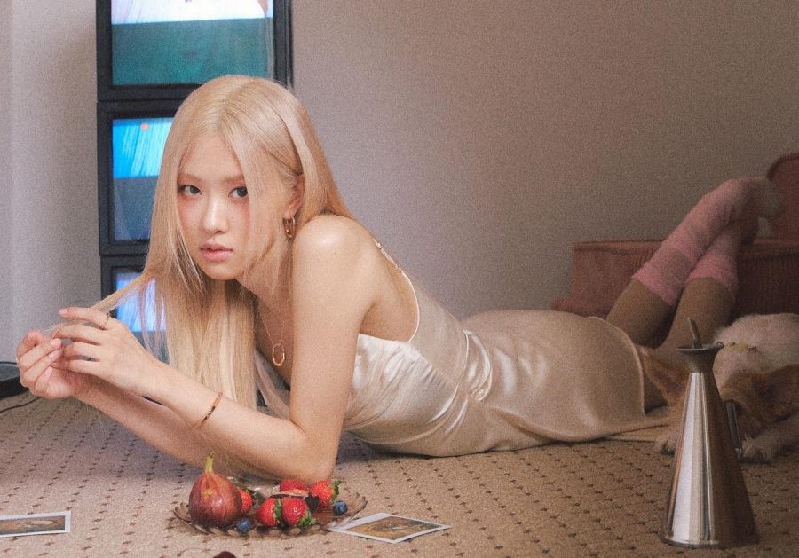 BLACKPINK朴彩英淡金色直发腿穿白丝楚楚可怜(2/5)