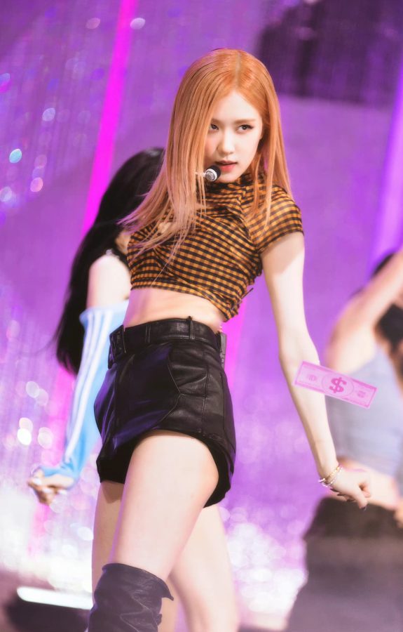 韩国女团BLACKPINK成员朴彩英皮短裙长靴露一截大腿(7/8)