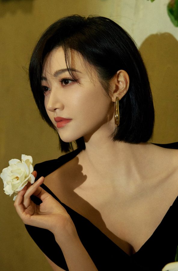 美女明星景甜皮裙下纤长笔直的玉腿(10/13)