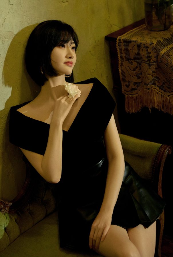 美女明星景甜皮裙下纤长笔直的玉腿(7/13)