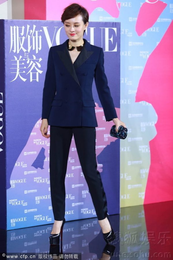 孙俪一袭利落西装脚踩细跟恨天高出席时尚活动(6/10)