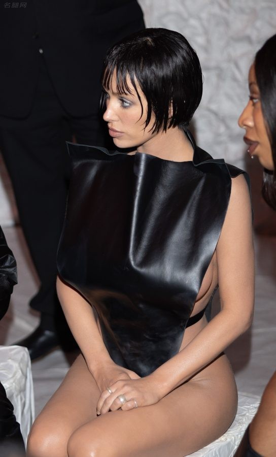Kanye West的妻子Bianca Censori大胆另类着装现身米兰（第14张/共26张）