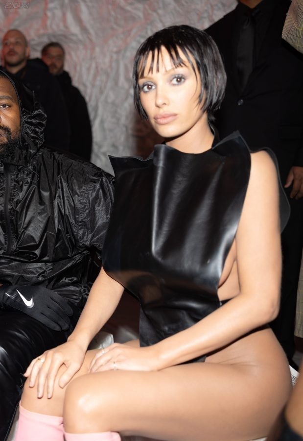 Kanye West的妻子Bianca Censori大胆另类着装现身米兰(13/26)