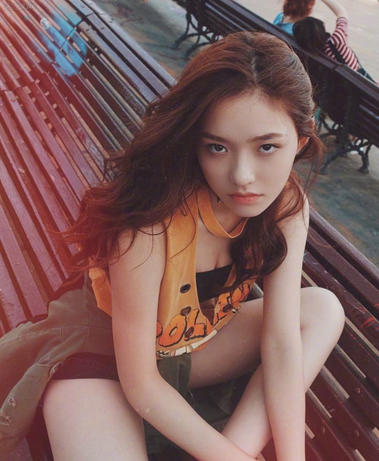 青春靓丽的滑板女孩林允白白的长腿(3/6)