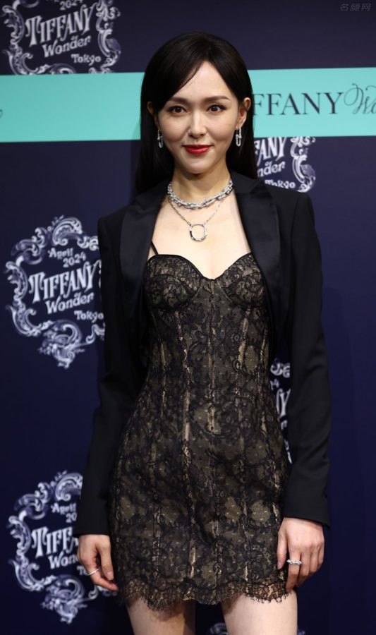 唐嫣穿低胸蕾丝小短裙参加蒂凡尼东京活动生图，后面写真眼神超顶多放几张(3/10)